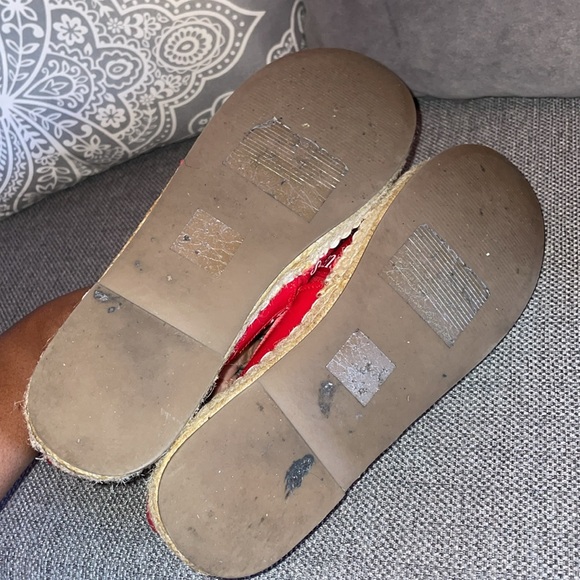 Guess Red Pleather Slip-On Espadrilles 🍒 - Picture 4 of 6